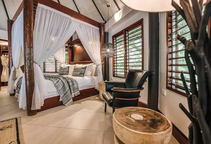 Standard-bungalow, Matangi Private Island Resort