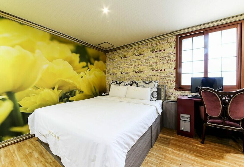 اتاق لوکس, Sense Motel