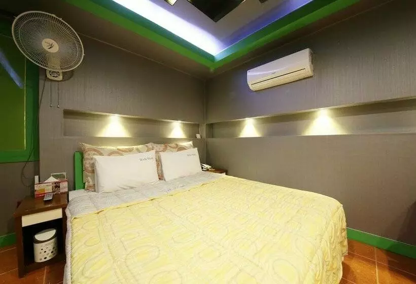 اتاق استاندارد, Sense Motel