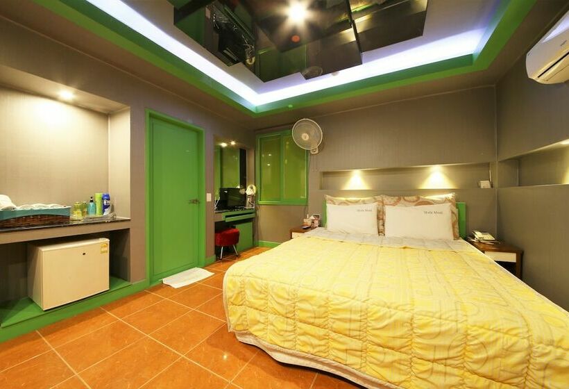 اتاق استاندارد, Sense Motel