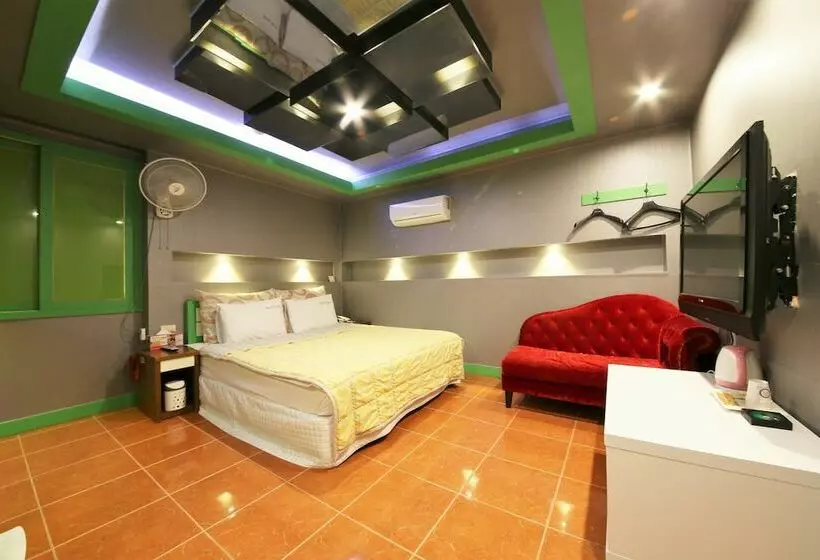 اتاق استاندارد, Sense Motel