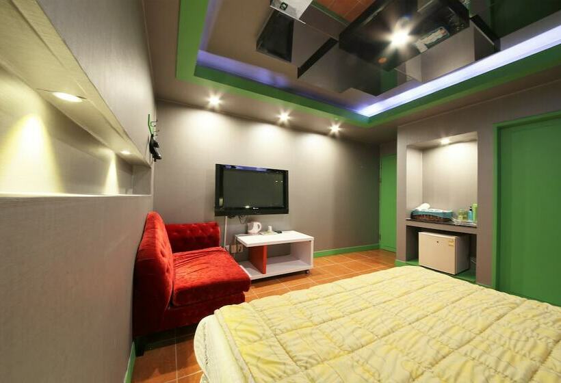 اتاق استاندارد, Sense Motel