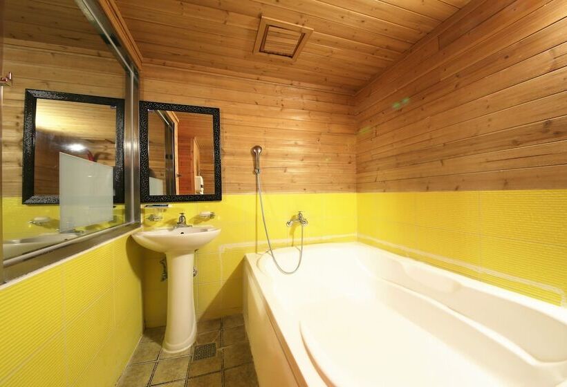 اتاق لوکس, Sense Motel