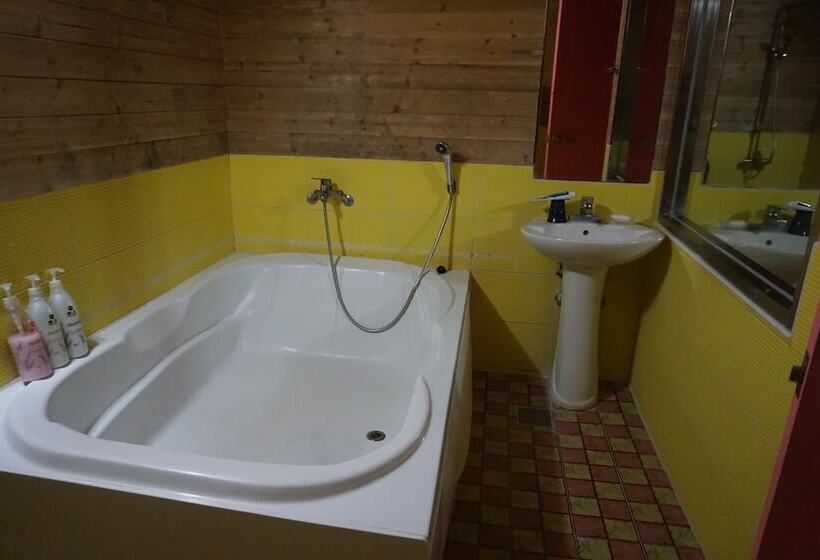 اتاق لوکس, Sense Motel