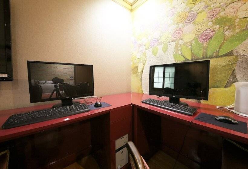 اتاق لوکس, Sense Motel