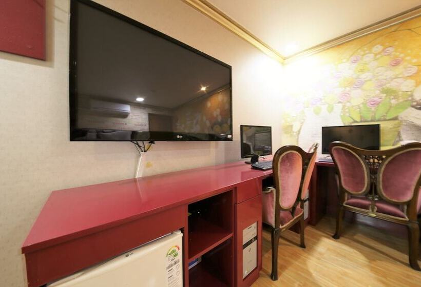 اتاق لوکس, Sense Motel