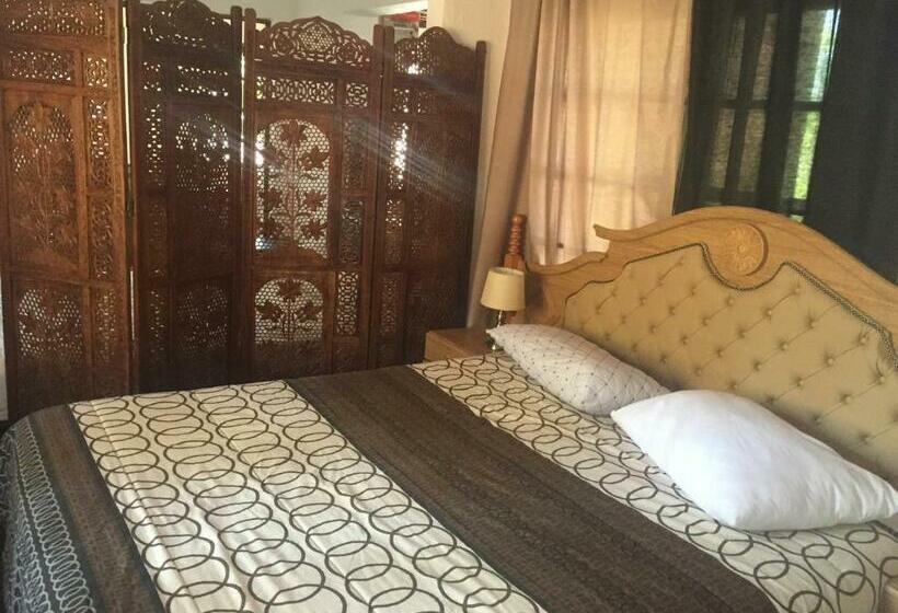 ファミリーステューディオ, The Cradle Berry Farm