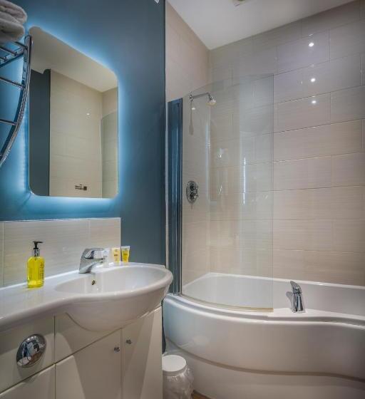 Семейный Номер Superior, The Golden Lion Hotel, St Ives, Cambridgeshire