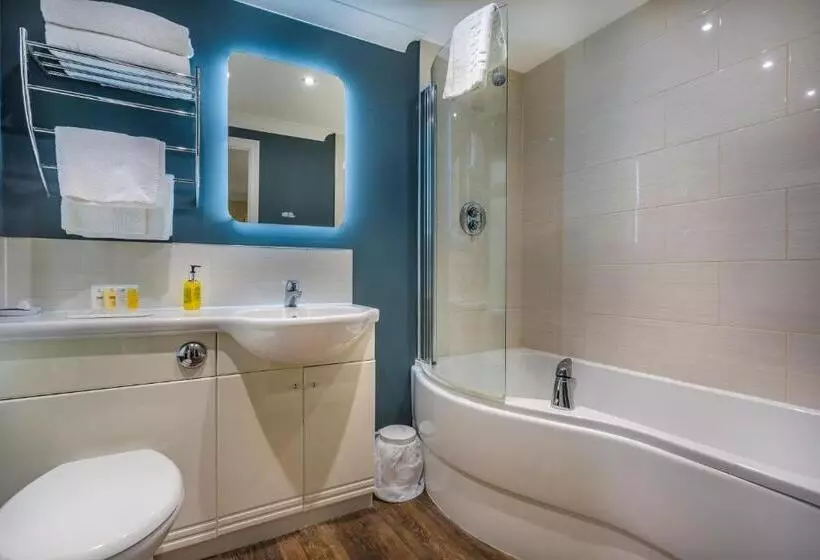 スーペリアファミリールーム, The Golden Lion Hotel, St Ives, Cambridgeshire
