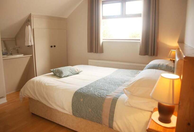 غرفة قياسية, Torine House