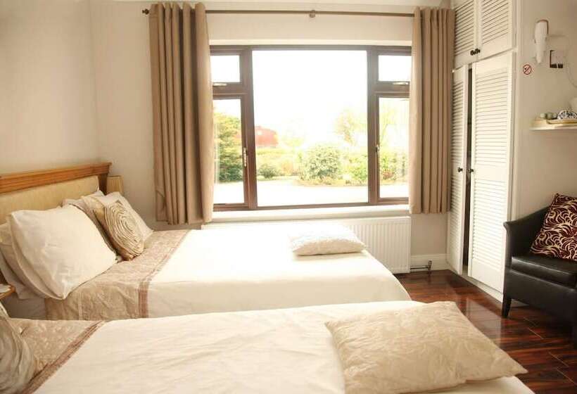 غرفة عائلية, Torine House