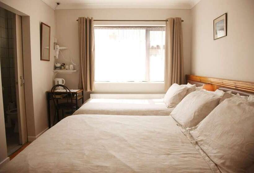 غرفة عائلية, Torine House