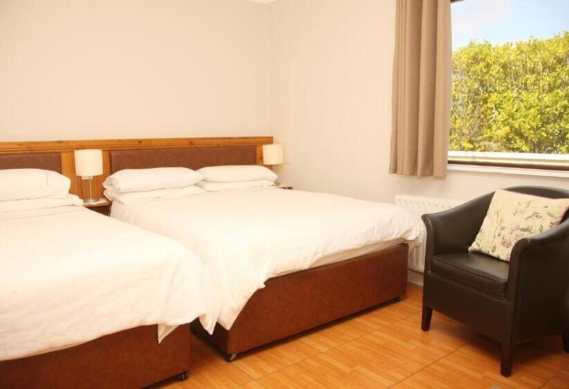 غرفة عائلية, Torine House