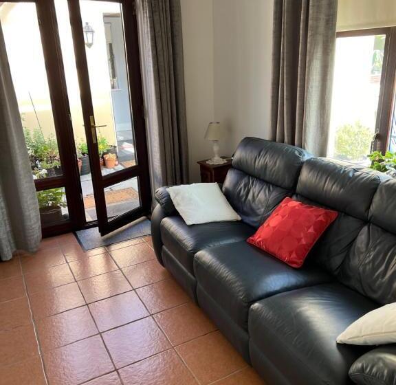 إستوديو قياسى, Torine House