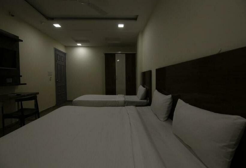 חדר סטנדרט עם מיטת קינג, Madhav Residency