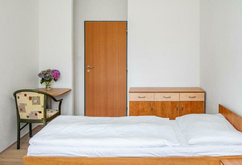 バス共有のスタンダードルーム, Hostel Beskydy