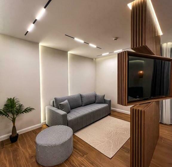 سوییت جونیور لوکس, Teuta