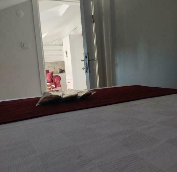 غرفة قياسية رباعية, Istanbul Airport Family Suites