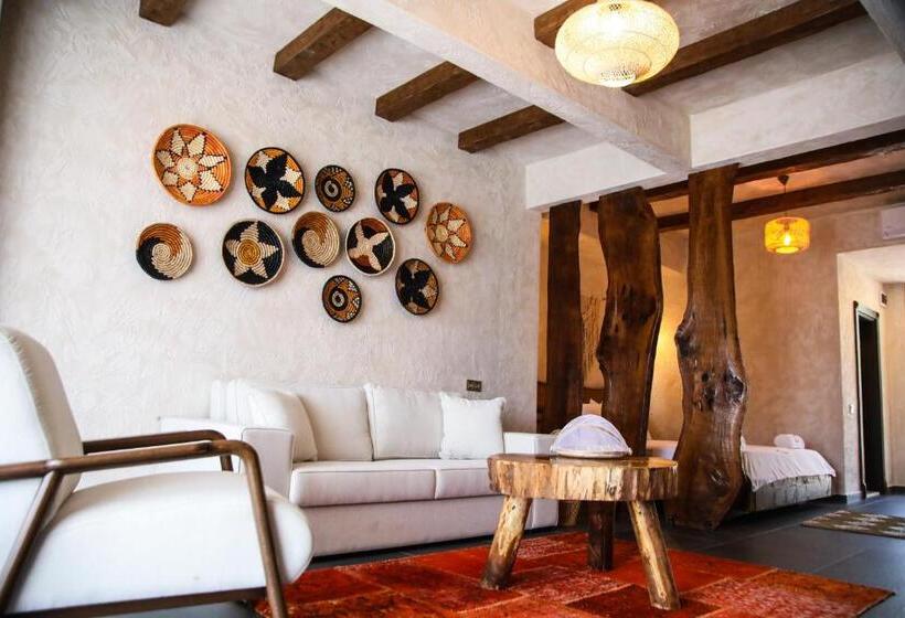 三人经典房间, Mavi̇ At Hotel Blue Horse