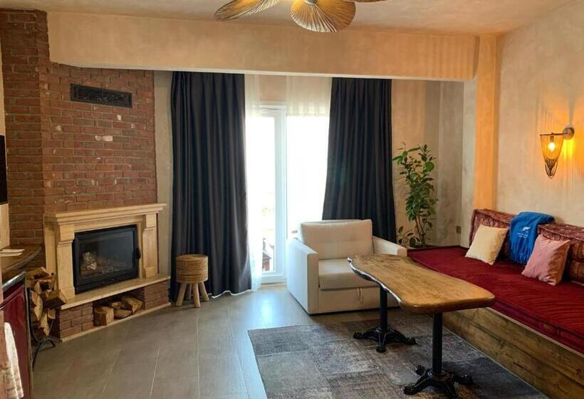 带露台的套间, Mavi̇ At Hotel Blue Horse