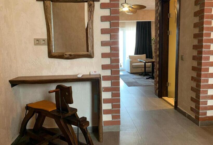 带露台的套间, Mavi̇ At Hotel Blue Horse