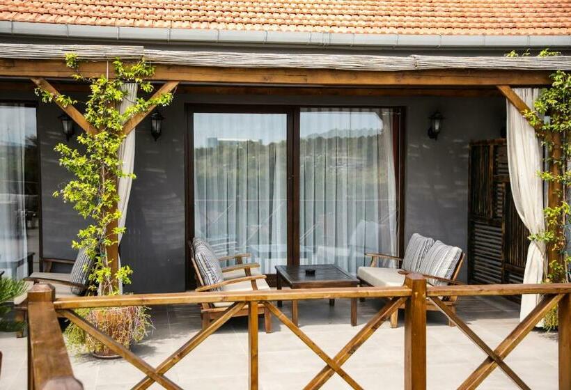 家庭房带园景, Mavi̇ At Hotel Blue Horse