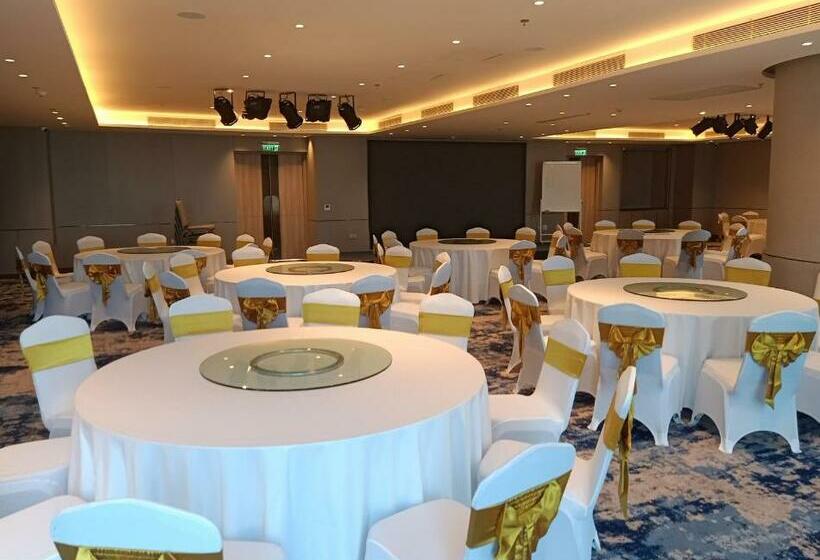 Standard studio with lake view, Alacarte Rosabella Nguyen