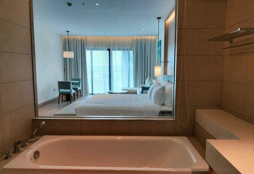 Standard studio with lake view, Alacarte Rosabella Nguyen