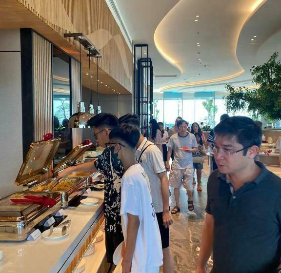 سوئیت با تخت بزرگ, Alacarte Rosabella Nguyen