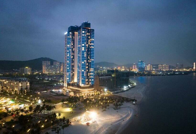 سوئیت با تخت بزرگ, Alacarte Rosabella Nguyen