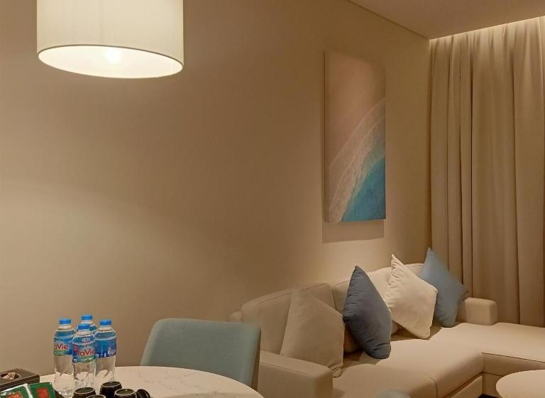 سوئیت 2 خوابه, Alacarte Rosabella Nguyen