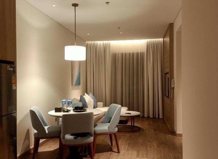 سوئیت 2 خوابه, Alacarte Rosabella Nguyen