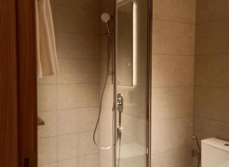 سوئیت 2 خوابه, Alacarte Rosabella Nguyen