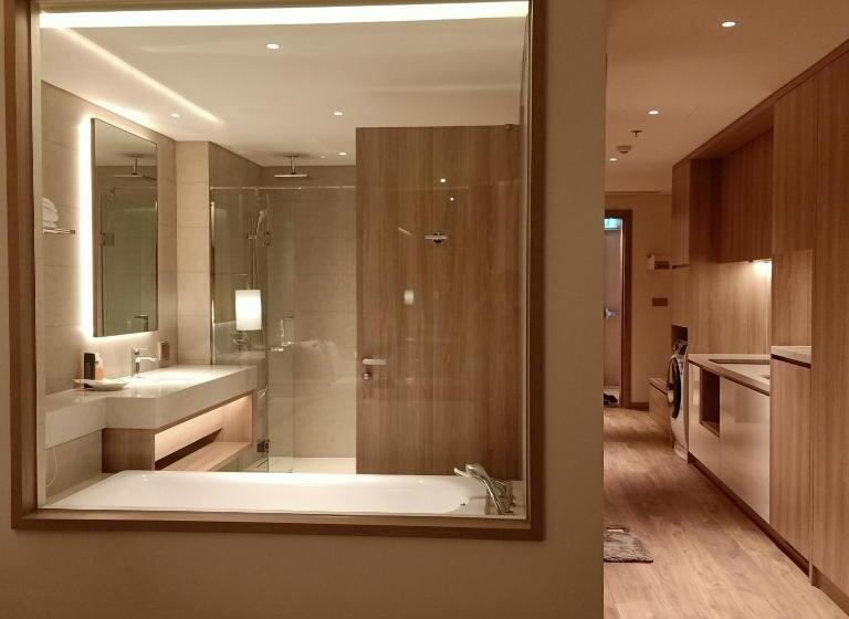 سوئیت 2 خوابه, Alacarte Rosabella Nguyen