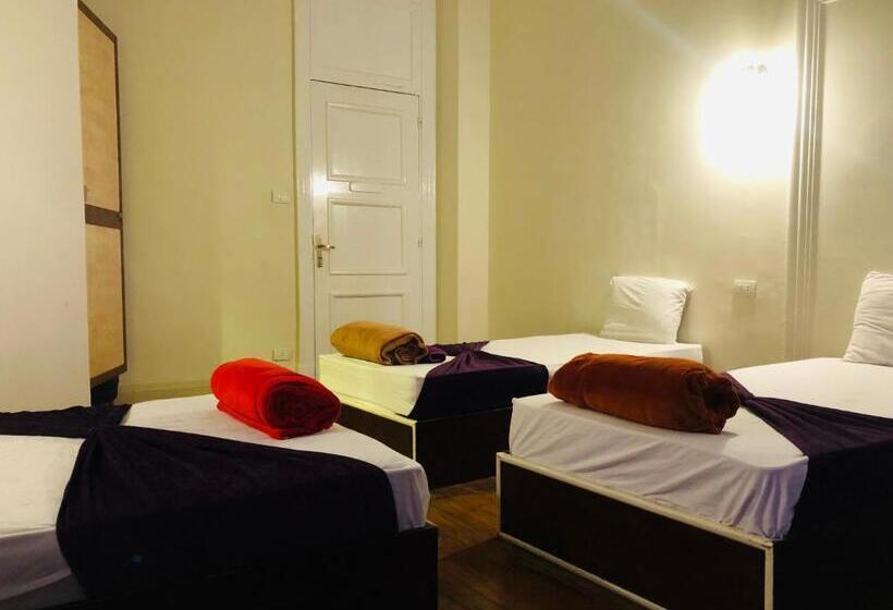 اتاق استاندارد سه نفره, Oh! Cairo Pharaoh Hostel