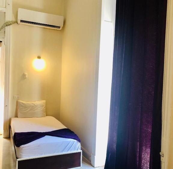 اتاق استاندارد سه نفره, Oh! Cairo Pharaoh Hostel