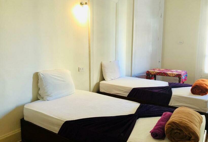 اتاق استاندارد سه نفره, Oh! Cairo Pharaoh Hostel