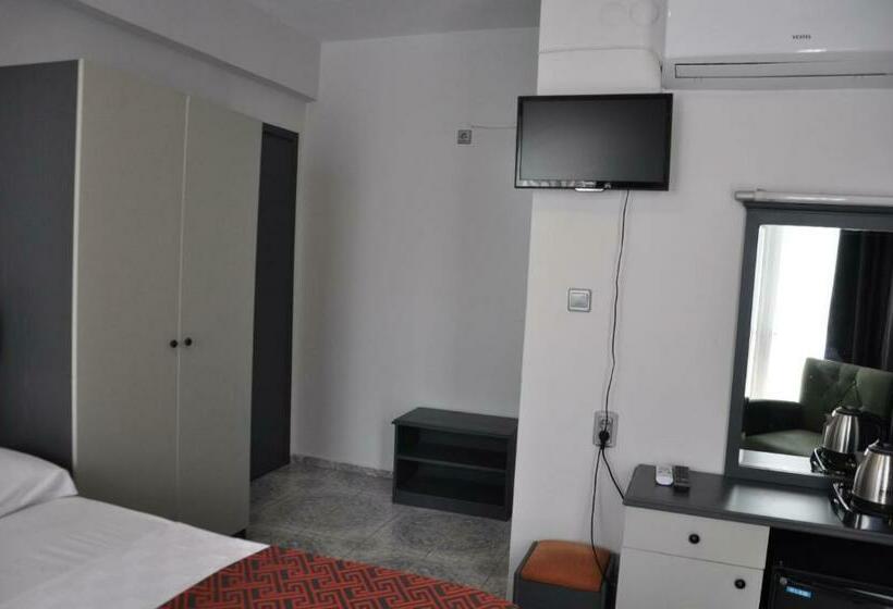 Номер Стандарт Трехместный, Livia