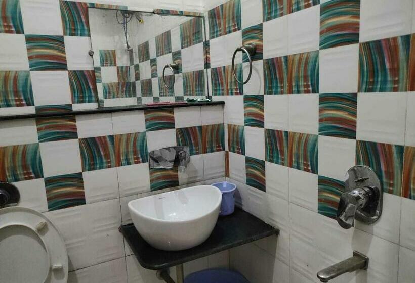 اتاق کلاسیک سه تخته, Mayur Palace Two