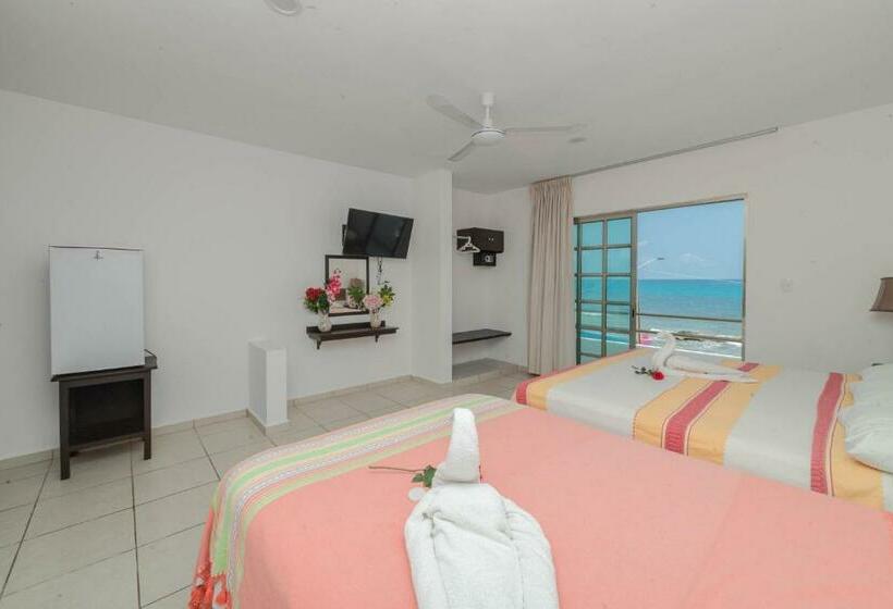 سوییت با چشم‌انداز استخر, La Trigueña