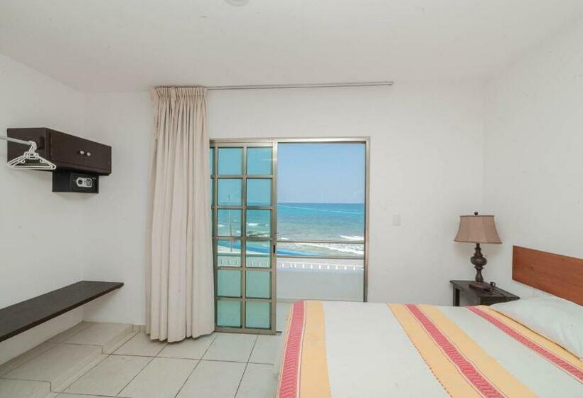 سوییت با چشم‌انداز استخر, La Trigueña