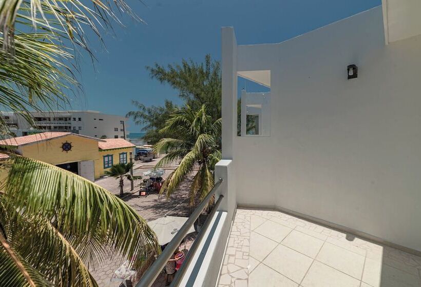 اتاق سوپریور, La Trigueña