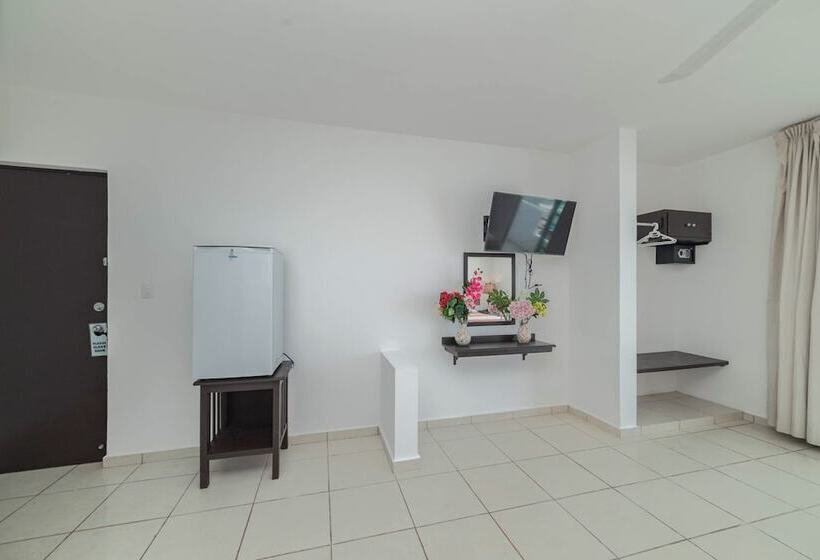 اتاق سوپریور, La Trigueña