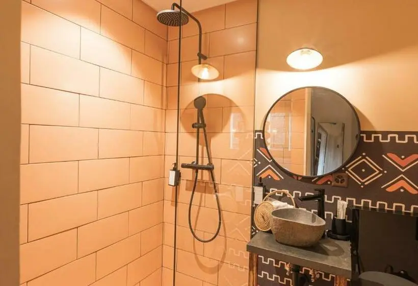 Deluxe-huone, Le Wafo