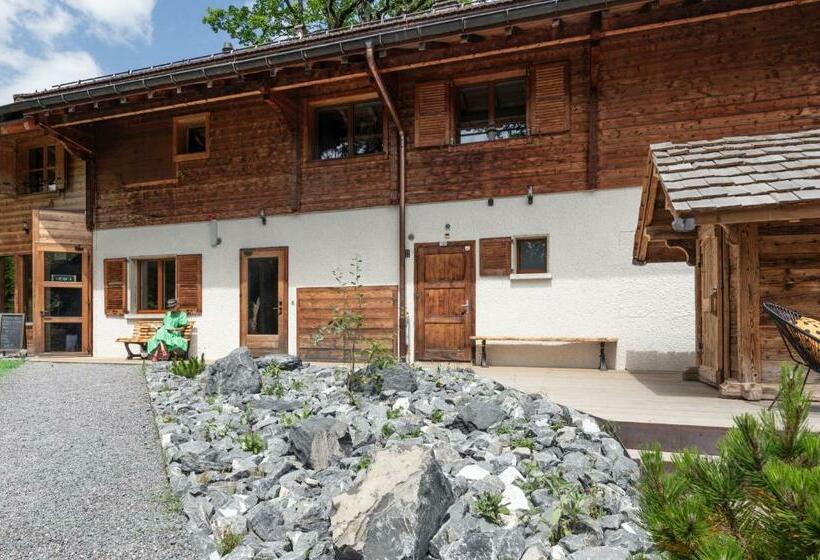 غرفة عائلية, Le Wafo