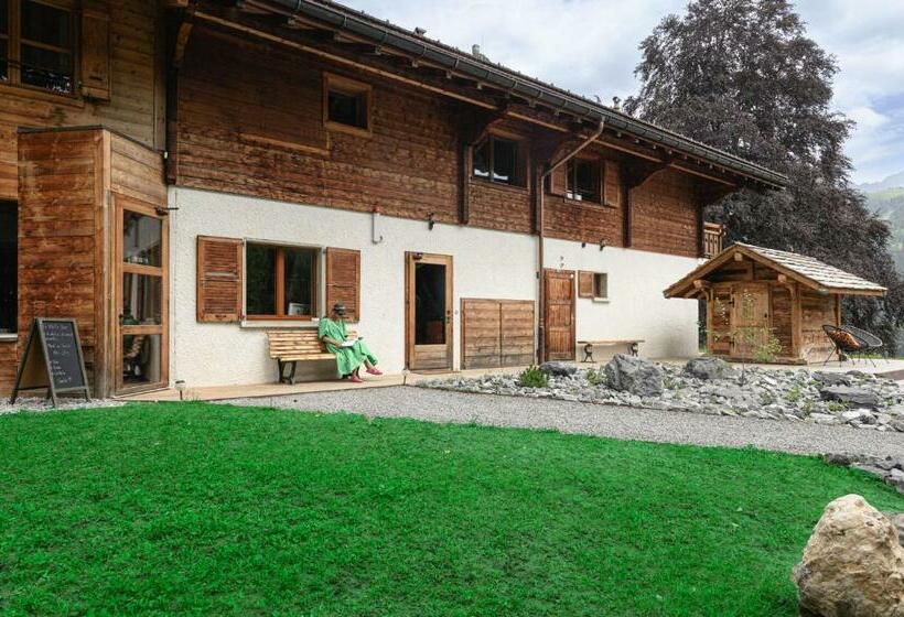 غرفة عائلية, Le Wafo