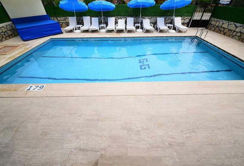 プールの見える１ベッドルームアパートメント, Fethiye Apart Otel