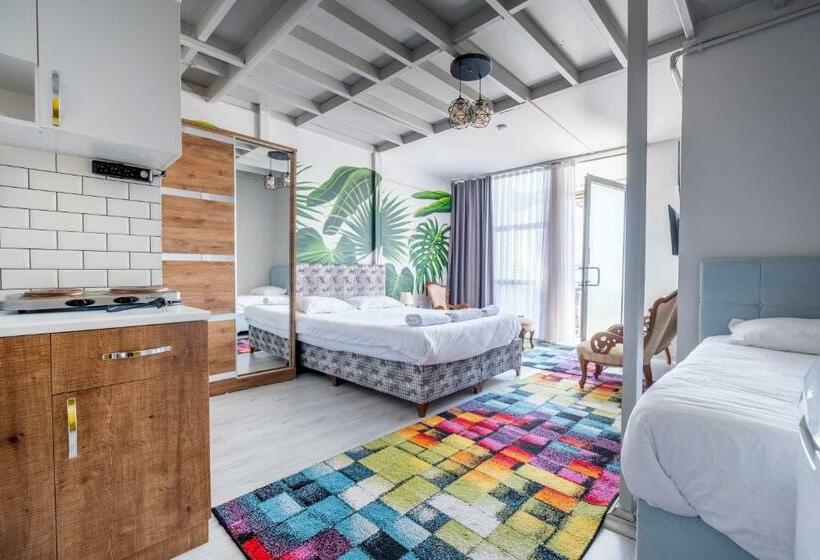 اتاق استاندارد سه تخته با بالکن, Stanbol Apart