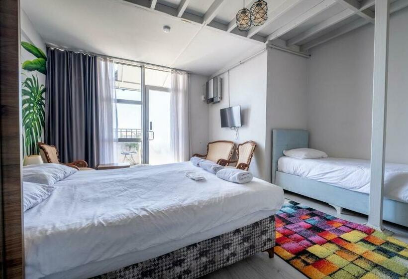 اتاق استاندارد سه تخته با بالکن, Stanbol Apart