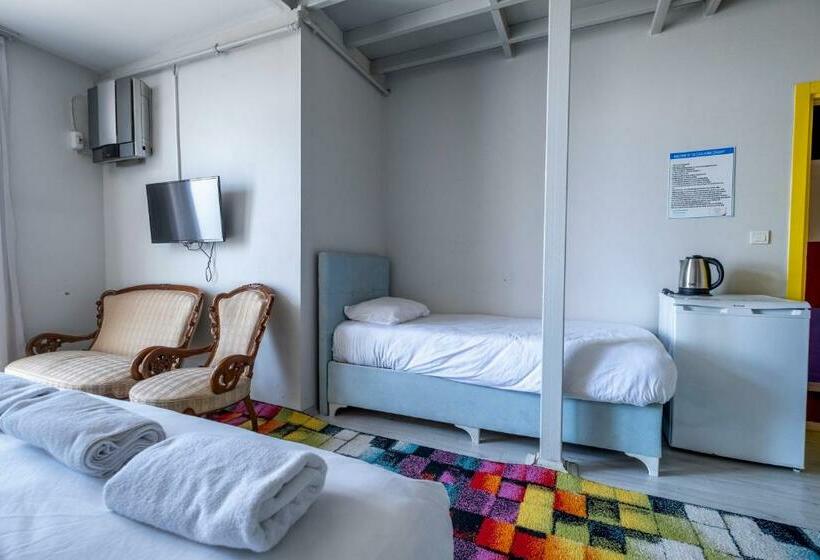 اتاق استاندارد سه تخته با بالکن, Stanbol Apart